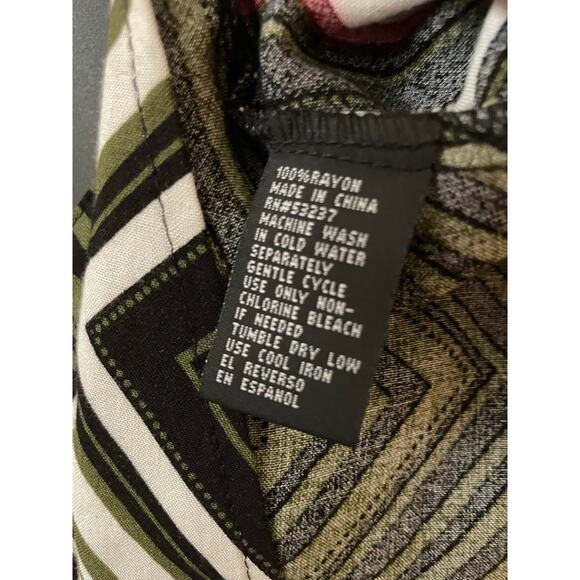 Unique Spectrum 3X High-Low Chevron Blouse‎ with Faux Zipper Pocket - Picture 6 of 7